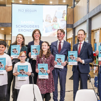 Uitreiking van de sociale agenda van Nij Begun